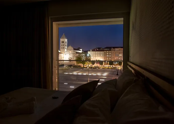 Domus Romana Lux Bed & Breakfast 4*