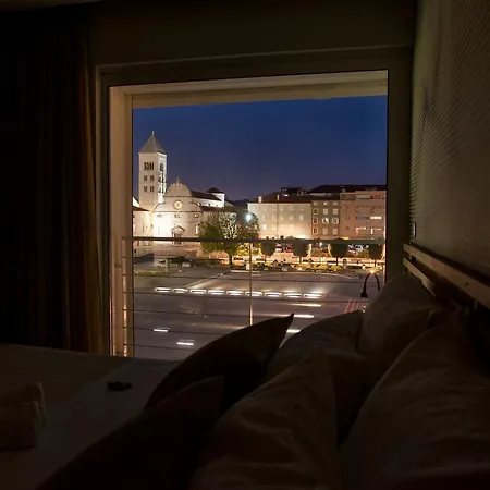 Domus Romana Lux Nocleg ze śniadaniem 4*