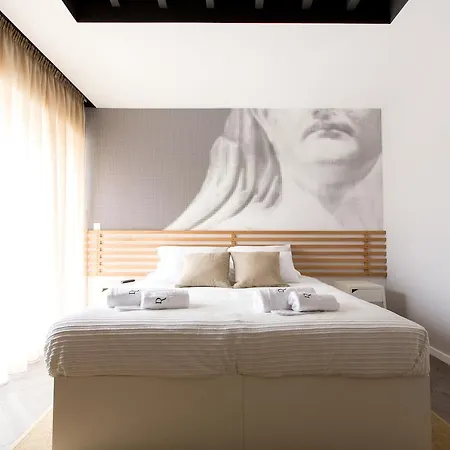 Domus Romana Lux Nocleg ze śniadaniem 4*