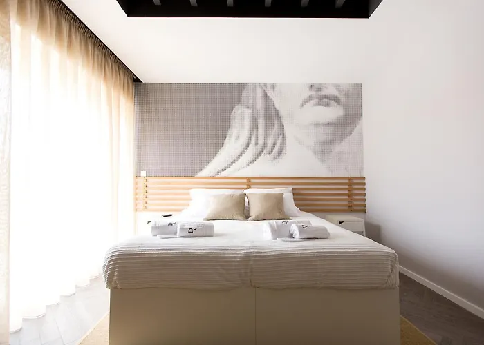 Domus Romana Lux Bed and Breakfast 4*